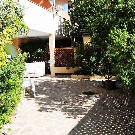 B&B Casa Derosas Golfo Aranci Exterior photo