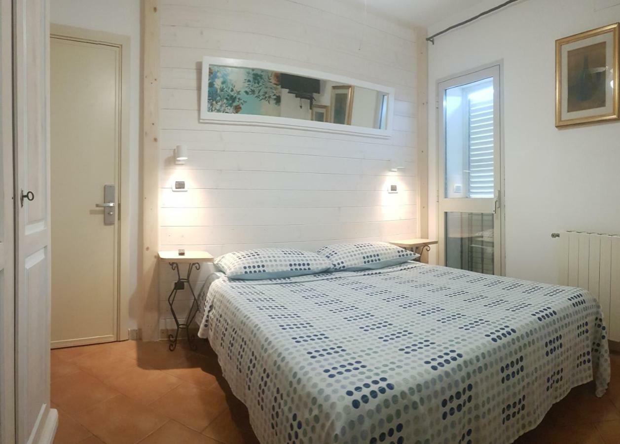 B&B Casa Derosas Golfo Aranci Exterior photo